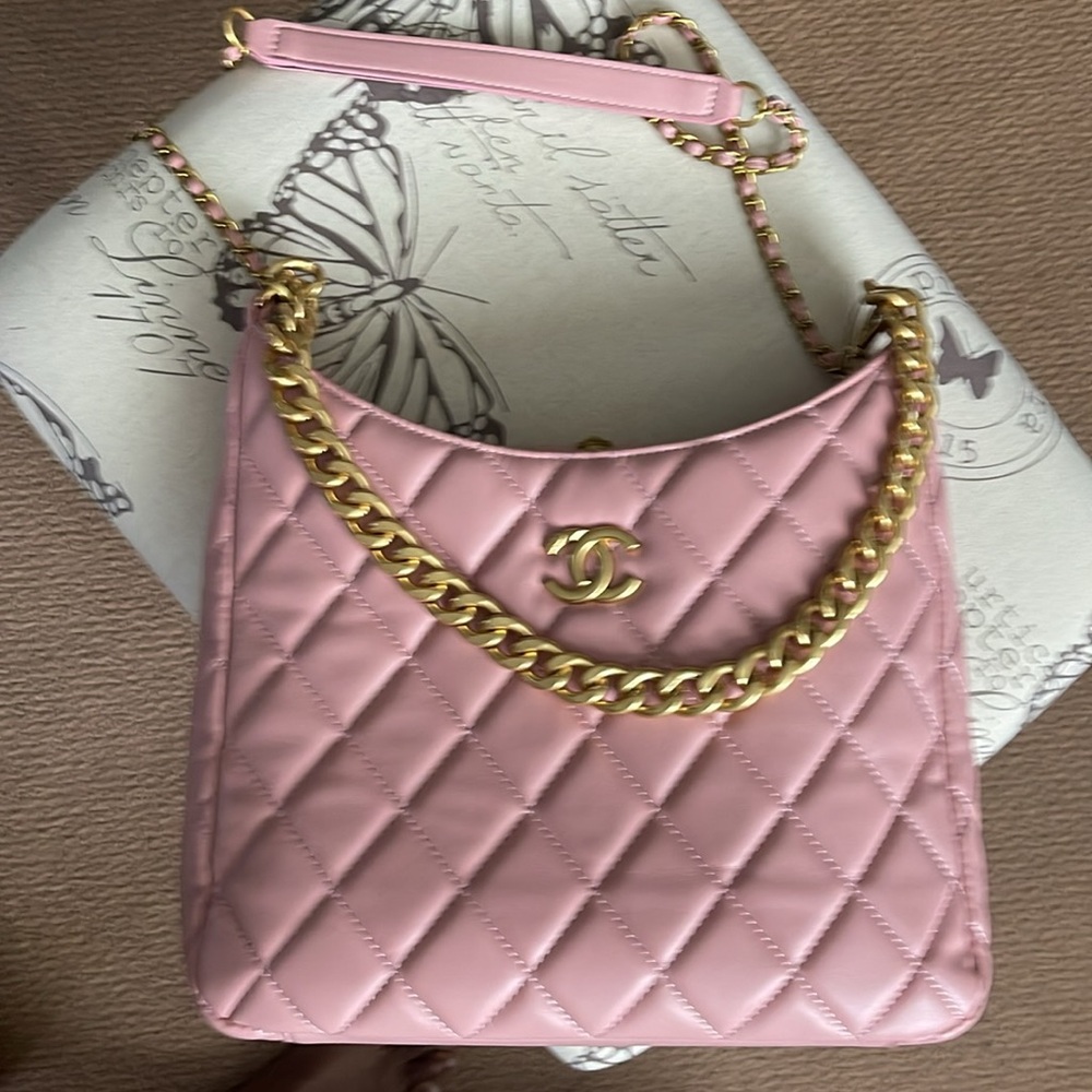kick around bag I purchased at purse party - Picture 2 of 7